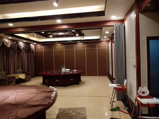 张巧芳,公司经营范围包括:办公用品,建筑装饰材料(除危险品
